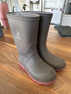 Kids Kamik rain boots, size 9